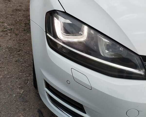 Белый Фольксваген Гольф, объемом двигателя 1.97 л и пробегом 236 тыс. км за 13800 $, фото 22 на Automoto.ua