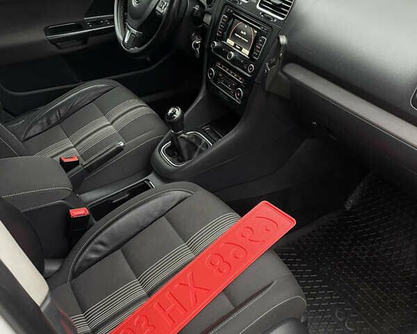 Белый Фольксваген Гольф, объемом двигателя 1.6 л и пробегом 177 тыс. км за 9900 $, фото 27 на Automoto.ua