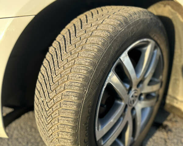 Белый Фольксваген Гольф, объемом двигателя 1.6 л и пробегом 206 тыс. км за 9999 $, фото 9 на Automoto.ua