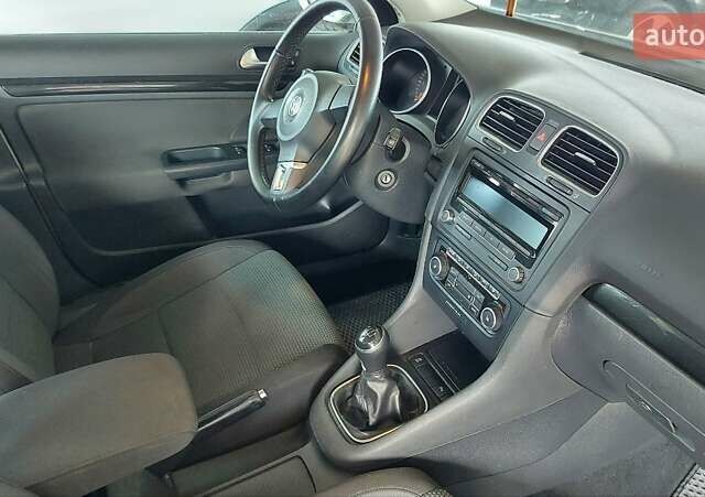 Белый Фольксваген Гольф, объемом двигателя 1.6 л и пробегом 198 тыс. км за 9200 $, фото 7 на Automoto.ua