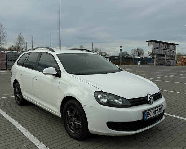 Белый Фольксваген Гольф, объемом двигателя 1.6 л и пробегом 228 тыс. км за 7900 $, фото 1 на Automoto.ua