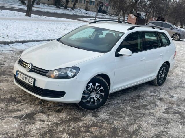 Белый Фольксваген Гольф, объемом двигателя 1.6 л и пробегом 220 тыс. км за 8000 $, фото 1 на Automoto.ua