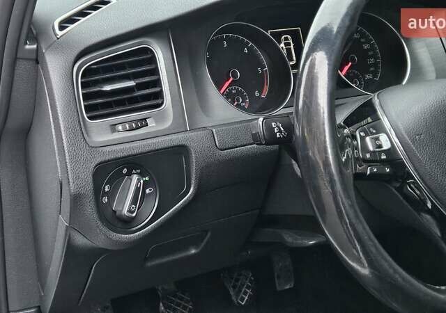 Белый Фольксваген Гольф, объемом двигателя 1.6 л и пробегом 214 тыс. км за 10800 $, фото 13 на Automoto.ua