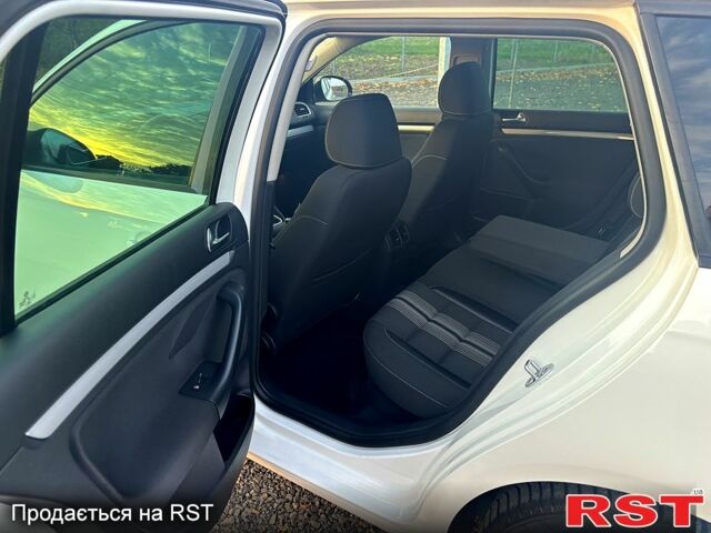 Белый Фольксваген Гольф, объемом двигателя 1.4 л и пробегом 213 тыс. км за 9000 $, фото 13 на Automoto.ua