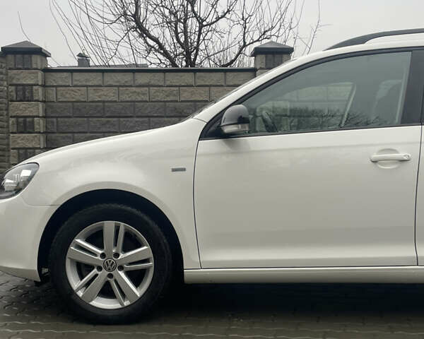 Белый Фольксваген Гольф, объемом двигателя 1.6 л и пробегом 177 тыс. км за 9900 $, фото 8 на Automoto.ua