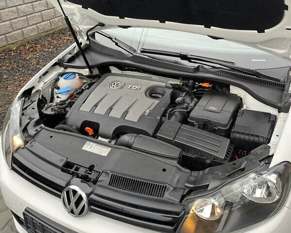 Белый Фольксваген Гольф, объемом двигателя 1.6 л и пробегом 177 тыс. км за 9900 $, фото 29 на Automoto.ua