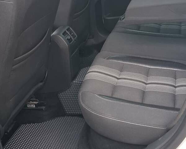 Белый Фольксваген Гольф, объемом двигателя 1.6 л и пробегом 293 тыс. км за 9300 $, фото 16 на Automoto.ua