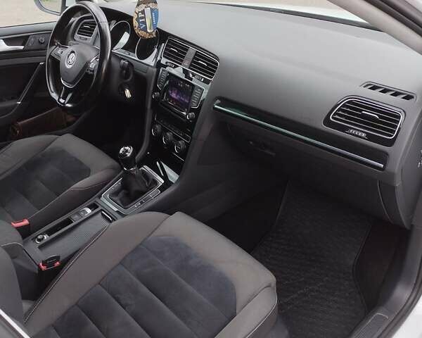 Белый Фольксваген Гольф, объемом двигателя 1.97 л и пробегом 236 тыс. км за 13800 $, фото 13 на Automoto.ua