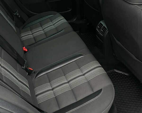 Белый Фольксваген Гольф, объемом двигателя 1.6 л и пробегом 177 тыс. км за 9900 $, фото 26 на Automoto.ua