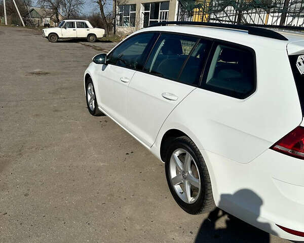Белый Фольксваген Гольф, объемом двигателя 1.6 л и пробегом 203 тыс. км за 10500 $, фото 1 на Automoto.ua