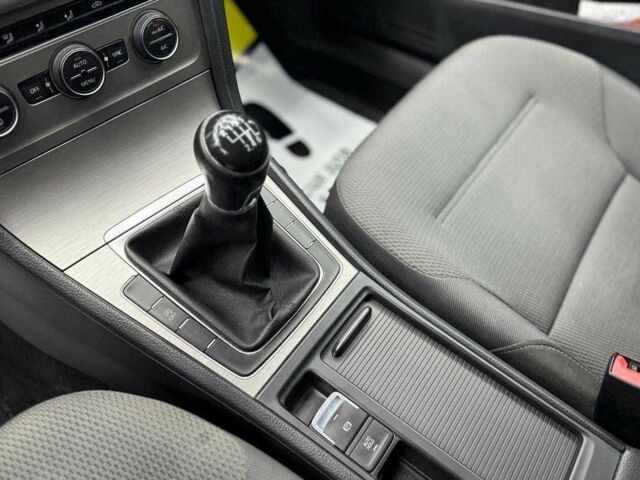 Білий Фольксваген Гольф, об'ємом двигуна 1.6 л та пробігом 231 тис. км за 11400 $, фото 14 на Automoto.ua