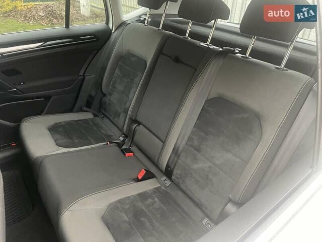 Белый Фольксваген Гольф, объемом двигателя 1.6 л и пробегом 216 тыс. км за 10900 $, фото 29 на Automoto.ua