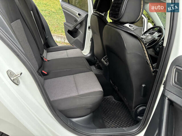 Белый Фольксваген Гольф, объемом двигателя 1.6 л и пробегом 246 тыс. км за 9350 $, фото 16 на Automoto.ua