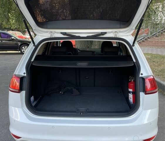 Белый Фольксваген Гольф, объемом двигателя 1.6 л и пробегом 255 тыс. км за 10900 $, фото 8 на Automoto.ua