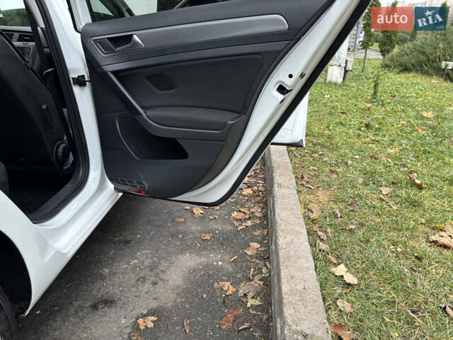 Белый Фольксваген Гольф, объемом двигателя 1.6 л и пробегом 246 тыс. км за 9350 $, фото 28 на Automoto.ua