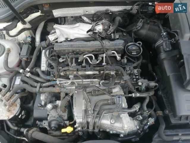 Білий Фольксваген Гольф, об'ємом двигуна 1.6 л та пробігом 266 тис. км за 12200 $, фото 4 на Automoto.ua