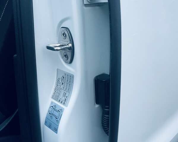 Белый Фольксваген Гольф, объемом двигателя 1.6 л и пробегом 216 тыс. км за 10900 $, фото 99 на Automoto.ua