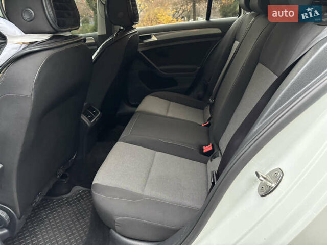 Белый Фольксваген Гольф, объемом двигателя 1.6 л и пробегом 246 тыс. км за 9350 $, фото 14 на Automoto.ua