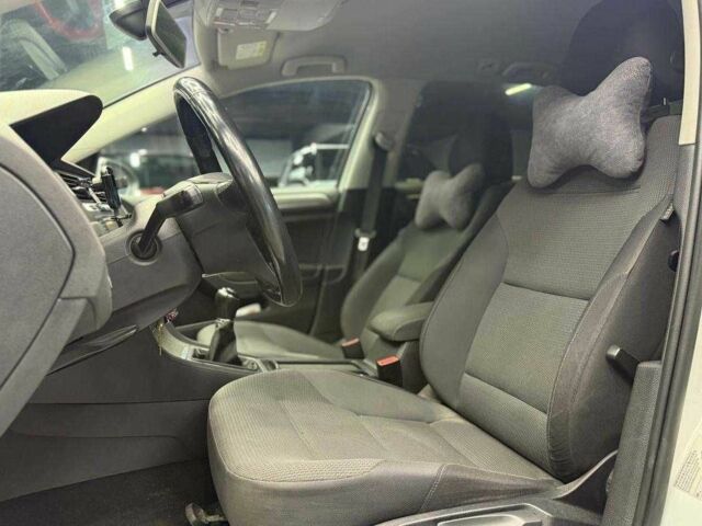 Білий Фольксваген Гольф, об'ємом двигуна 1.6 л та пробігом 231 тис. км за 11400 $, фото 10 на Automoto.ua