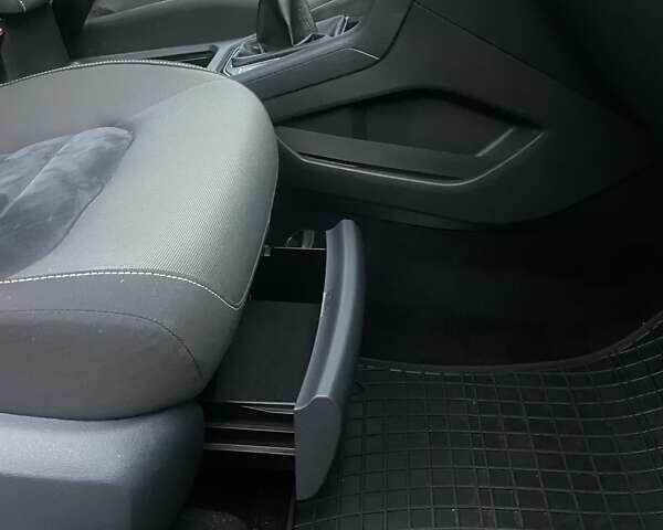 Белый Фольксваген Гольф, объемом двигателя 1.6 л и пробегом 216 тыс. км за 10900 $, фото 25 на Automoto.ua