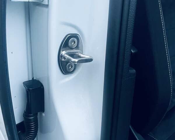 Белый Фольксваген Гольф, объемом двигателя 1.6 л и пробегом 216 тыс. км за 10900 $, фото 100 на Automoto.ua