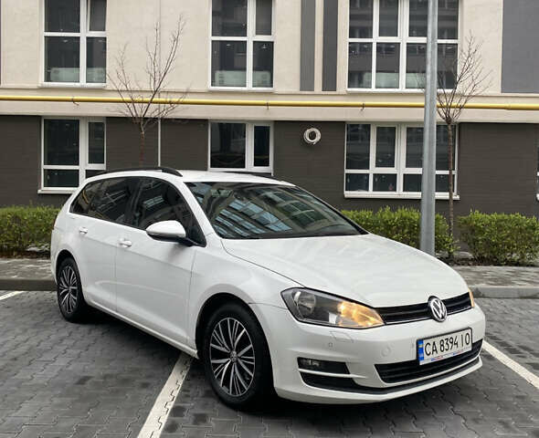 Белый Фольксваген Гольф, объемом двигателя 1.6 л и пробегом 275 тыс. км за 8700 $, фото 1 на Automoto.ua