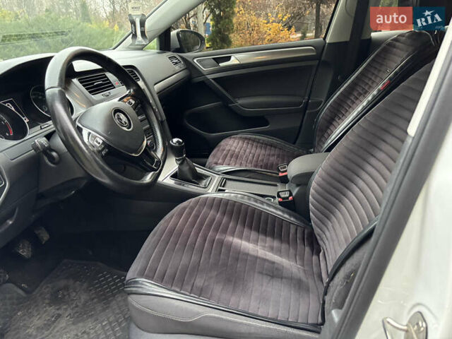 Белый Фольксваген Гольф, объемом двигателя 1.6 л и пробегом 246 тыс. км за 9350 $, фото 11 на Automoto.ua