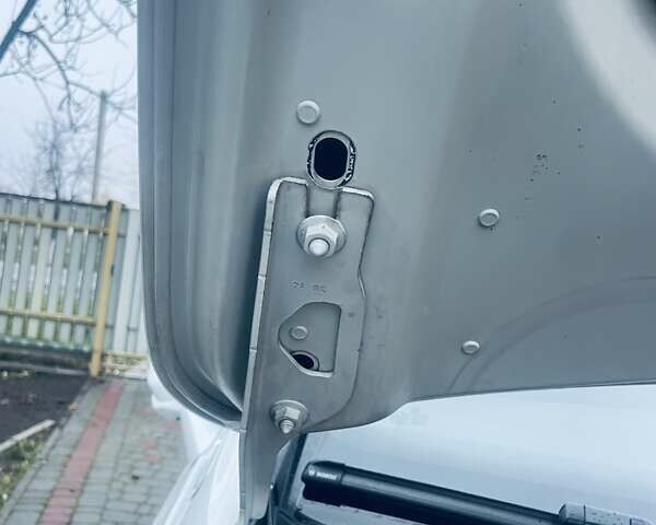 Белый Фольксваген Гольф, объемом двигателя 1.6 л и пробегом 216 тыс. км за 10900 $, фото 96 на Automoto.ua