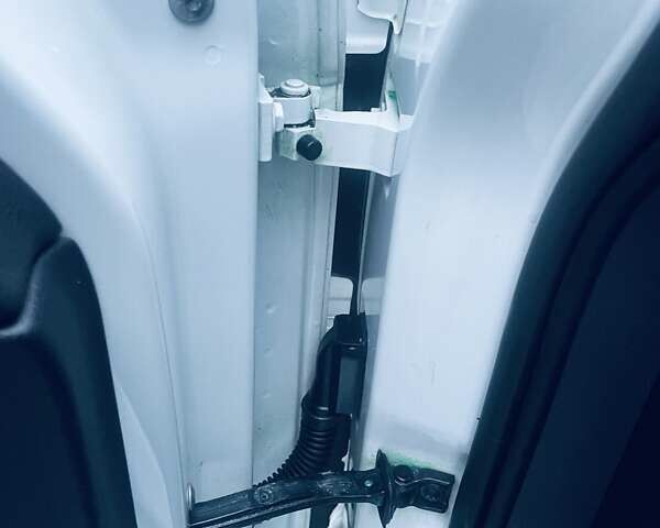 Белый Фольксваген Гольф, объемом двигателя 1.6 л и пробегом 216 тыс. км за 10900 $, фото 98 на Automoto.ua