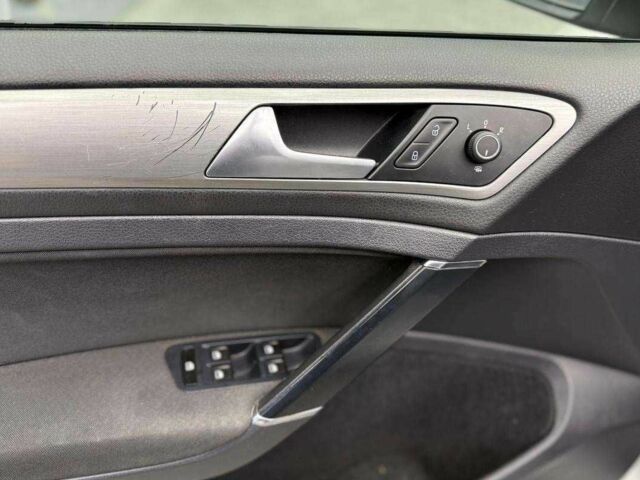 Білий Фольксваген Гольф, об'ємом двигуна 1.6 л та пробігом 231 тис. км за 11400 $, фото 7 на Automoto.ua