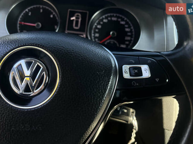 Белый Фольксваген Гольф, объемом двигателя 1.6 л и пробегом 268 тыс. км за 11000 $, фото 23 на Automoto.ua