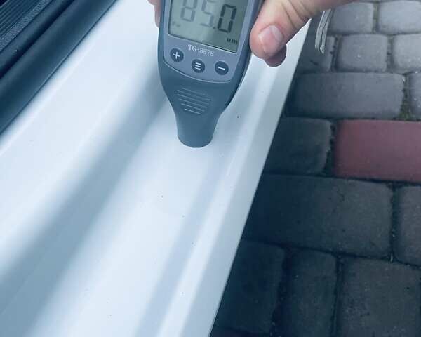 Белый Фольксваген Гольф, объемом двигателя 1.6 л и пробегом 216 тыс. км за 10900 $, фото 94 на Automoto.ua