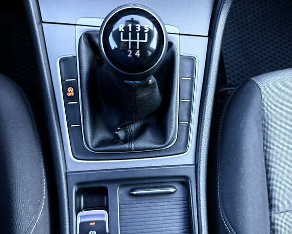 Белый Фольксваген Гольф, объемом двигателя 1.6 л и пробегом 256 тыс. км за 9500 $, фото 32 на Automoto.ua