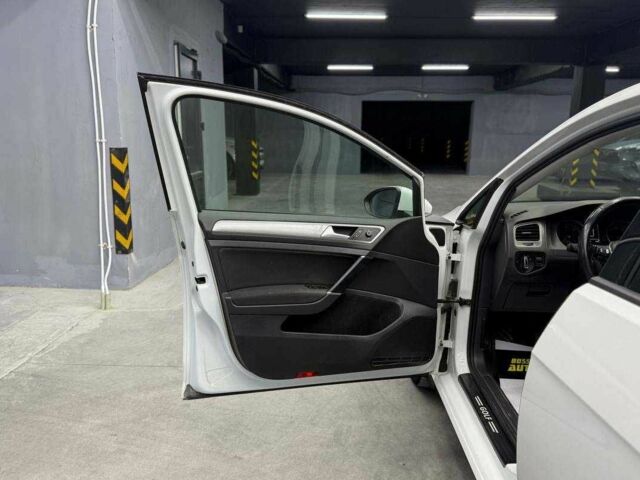 Білий Фольксваген Гольф, об'ємом двигуна 1.6 л та пробігом 231 тис. км за 11400 $, фото 6 на Automoto.ua