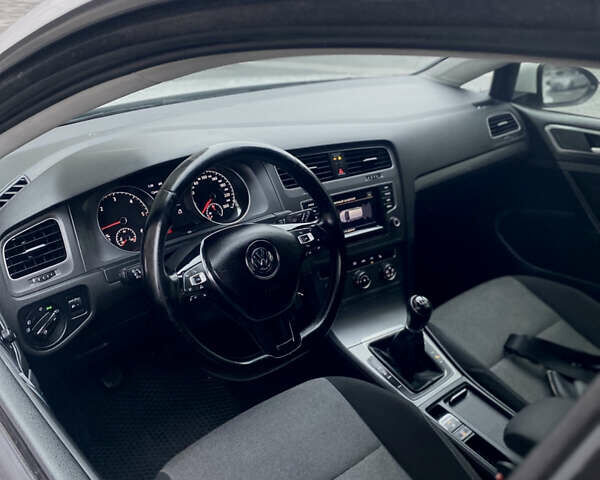 Белый Фольксваген Гольф, объемом двигателя 1.6 л и пробегом 275 тыс. км за 8700 $, фото 15 на Automoto.ua