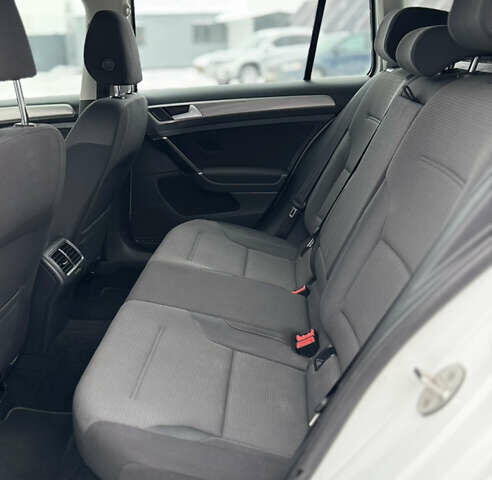 Белый Фольксваген Гольф, объемом двигателя 1.6 л и пробегом 244 тыс. км за 10900 $, фото 66 на Automoto.ua