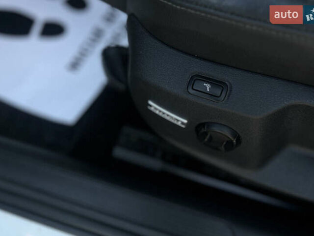 Белый Фольксваген Гольф, объемом двигателя 1.6 л и пробегом 268 тыс. км за 11000 $, фото 16 на Automoto.ua