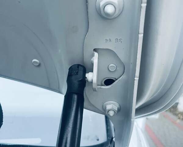 Белый Фольксваген Гольф, объемом двигателя 1.6 л и пробегом 216 тыс. км за 10900 $, фото 97 на Automoto.ua