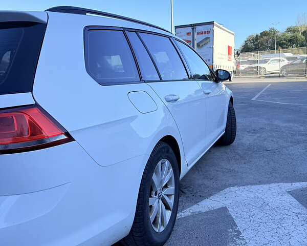 Белый Фольксваген Гольф, объемом двигателя 1.6 л и пробегом 256 тыс. км за 9500 $, фото 2 на Automoto.ua