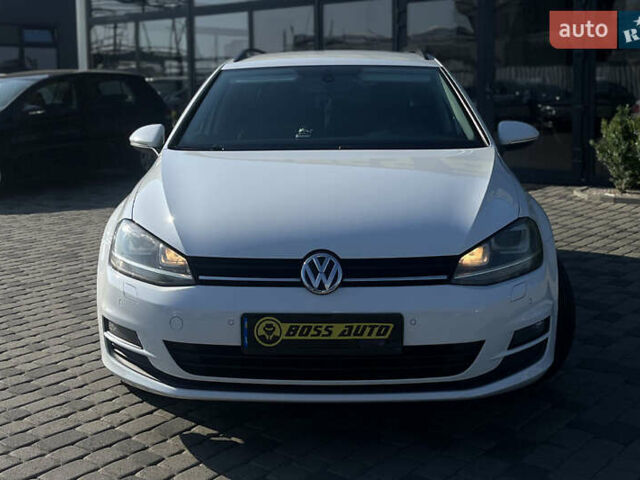 Белый Фольксваген Гольф, объемом двигателя 1.6 л и пробегом 268 тыс. км за 11000 $, фото 1 на Automoto.ua