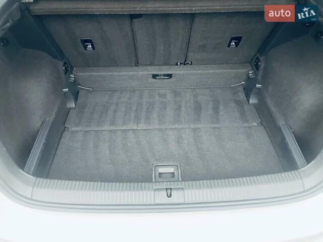 Белый Фольксваген Гольф, объемом двигателя 1.6 л и пробегом 216 тыс. км за 10900 $, фото 53 на Automoto.ua