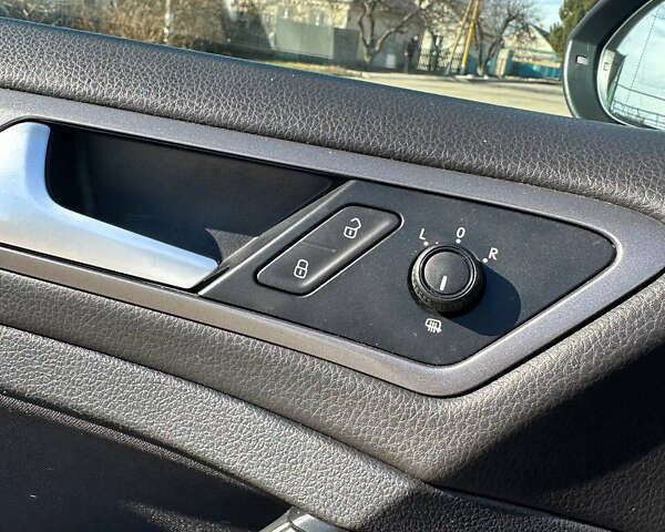 Белый Фольксваген Гольф, объемом двигателя 1.6 л и пробегом 203 тыс. км за 10500 $, фото 7 на Automoto.ua