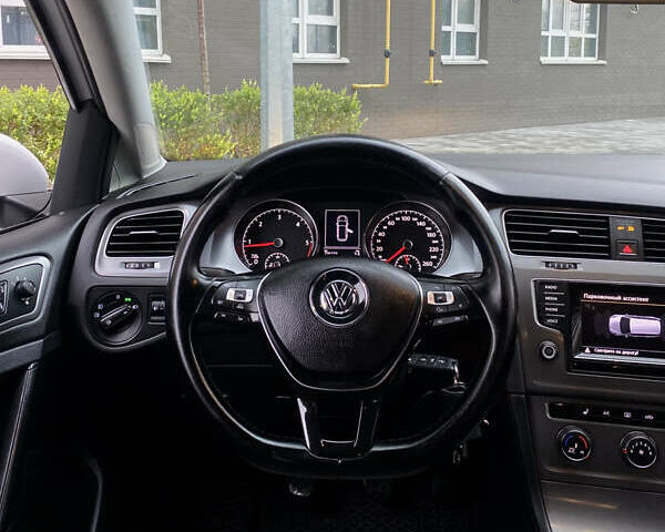 Белый Фольксваген Гольф, объемом двигателя 1.6 л и пробегом 275 тыс. км за 8700 $, фото 16 на Automoto.ua