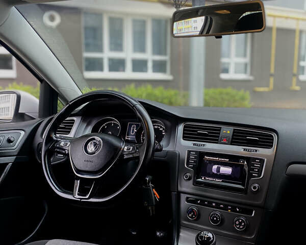 Белый Фольксваген Гольф, объемом двигателя 1.6 л и пробегом 275 тыс. км за 8700 $, фото 14 на Automoto.ua