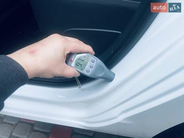 Белый Фольксваген Гольф, объемом двигателя 1.6 л и пробегом 216 тыс. км за 10900 $, фото 77 на Automoto.ua