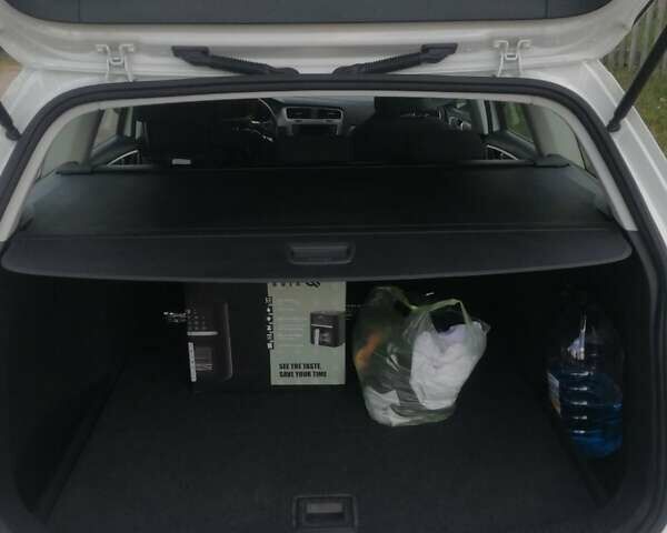 Білий Фольксваген Гольф, об'ємом двигуна 1.6 л та пробігом 266 тис. км за 12200 $, фото 14 на Automoto.ua