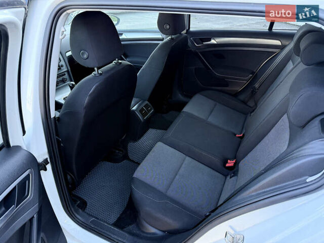 Белый Фольксваген Гольф, объемом двигателя 1.6 л и пробегом 256 тыс. км за 9500 $, фото 15 на Automoto.ua