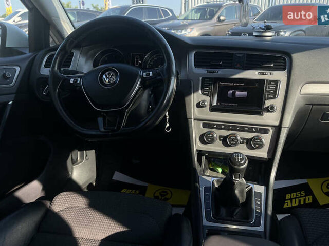 Белый Фольксваген Гольф, объемом двигателя 1.6 л и пробегом 268 тыс. км за 11000 $, фото 9 на Automoto.ua