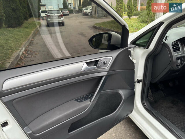 Белый Фольксваген Гольф, объемом двигателя 1.6 л и пробегом 246 тыс. км за 9350 $, фото 10 на Automoto.ua