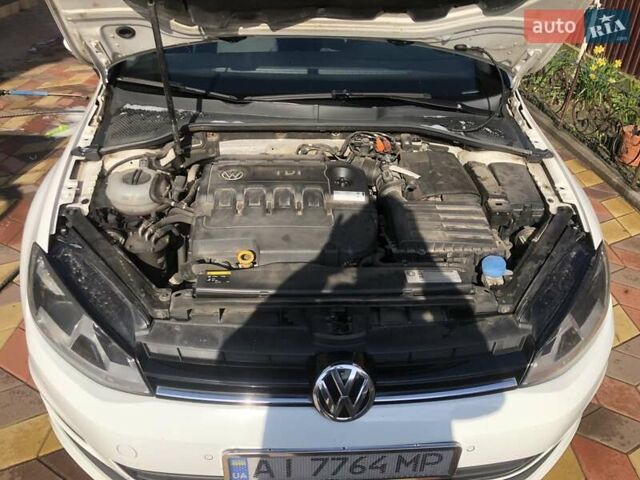 Белый Фольксваген Гольф, объемом двигателя 1.6 л и пробегом 233 тыс. км за 9000 $, фото 3 на Automoto.ua